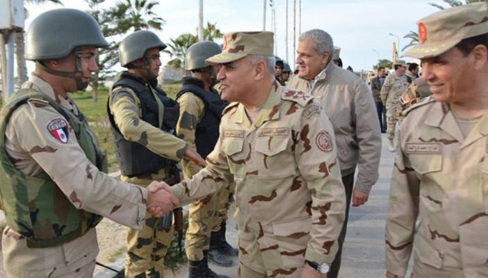 قطع شبكات الاتصال وانتشار المدرعات العسكرية أثناء زيارة محلب للعريش