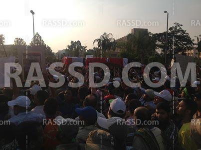 وصول شهداء “الحرس الجمهوري” لتشييعهم من أمام النادى