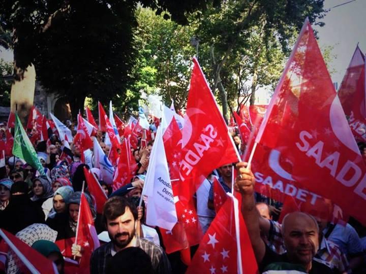 انطلاق مسيرة حاشدة بتركيا تأييدا للشرعية ورفض الانقلاب العسكري