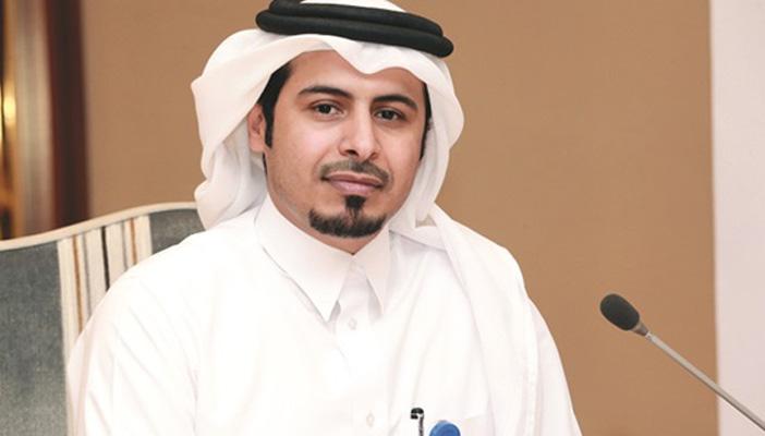 كاتب قطري: “إعلام عباس.. ما أريكم إلا ما أرى”