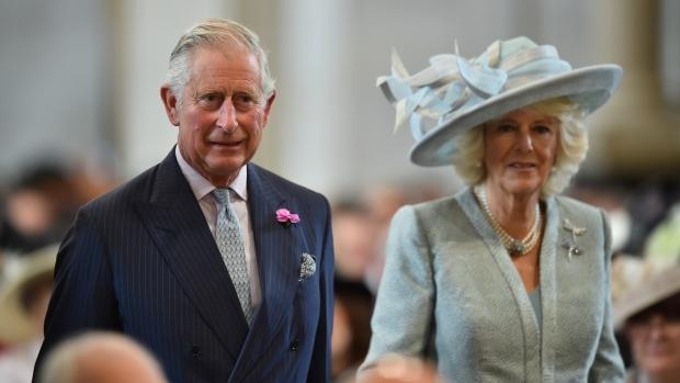 صحف بريطانية تهاجم ولي العهد وزوجته بسبب «نوبة ضحك»