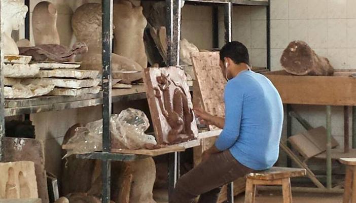 بعد تمثال نفرتيتي المشوه.. حملة لطلاب فنون المنيا للتعريف بأعمالهم