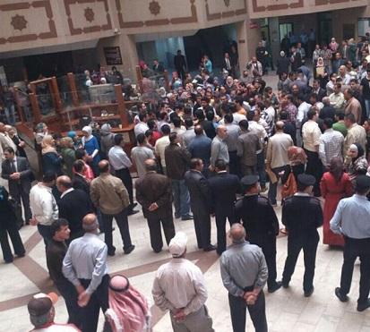 إحالة 25 موظفا بالبنك الأهلي للتحقيق لرفضهم حركة الترقيات