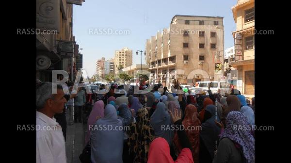 مسيرة حاشدة لـ”نساء ضد الانقلاب” بـ”دمنهور”