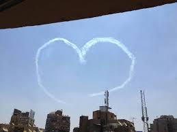 القوات المسلحة تغازل متظاهري رابعة وترسم لهم “قلوب”