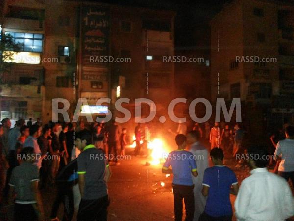 قوات الأمن في “البحيرة” تهرب أمام “شماريخ” المتظاهرين