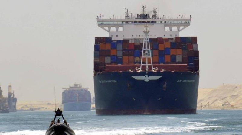 رغم قطع العلاقات.. قناة السويس تتراجع عن منع السفن القطرية من العبور