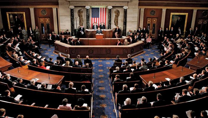 قانون أمريكي يلزم شركات وسائل التواصل الاجتماعي بالتعاون مع السلطات