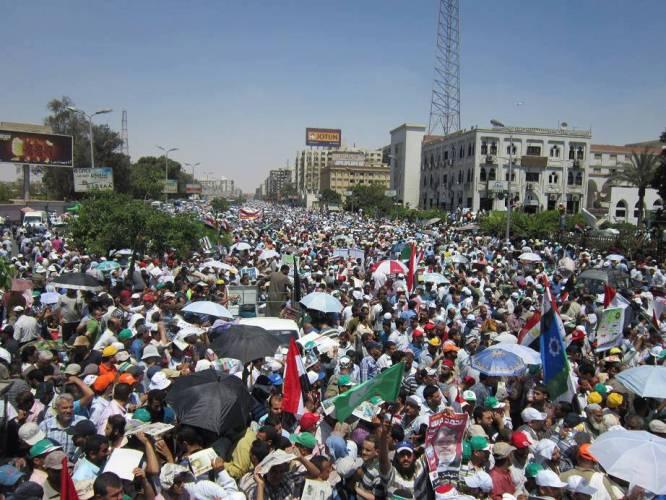 مسلم: عرض وزارات على الحرية والعدالة «استعباط ثوري»