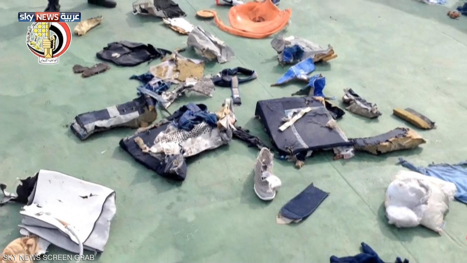 قطع من حطام الطائرة المنكوبة تصل مطار القاهرة قادمة من تل أبيب