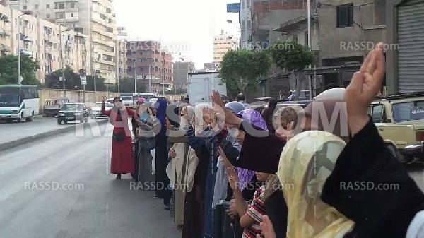 سلسلة بشرية في “المعمورة” لـ “نساء ضد الانقلاب”