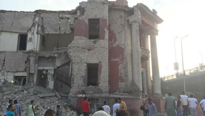 كاتب صحفي يكشف الأسباب الخفية وراء تفجير القنصلية الإيطالية