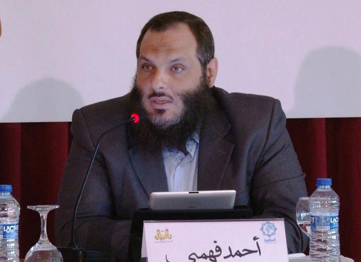 أحمد فهمي‎ يشكك في جدوى “مليارات التسول”