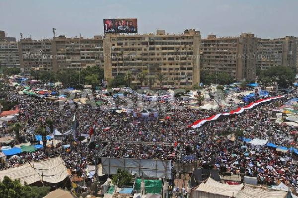 بالصور..احتشاد الملايين للمشاركة بـ”جمعة الزحف “