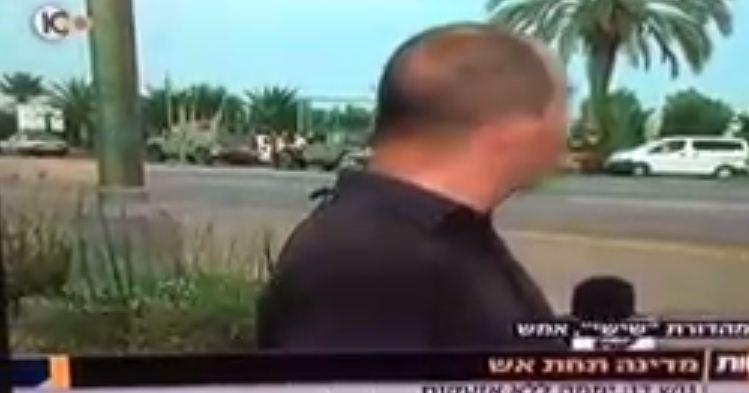 فيديو|مراسل قناة إسرائيلية يهرب فزعا من صاروخ فلسطيني