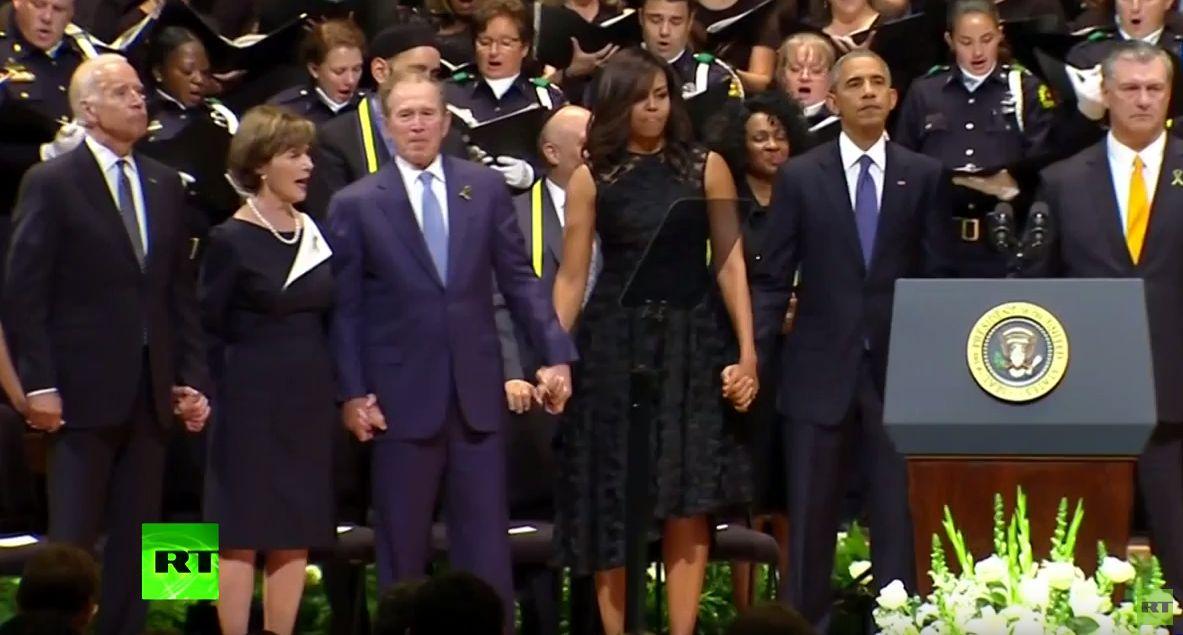 بالفيديو.. “بوش” يرقص في حفل تأبين 5 من الضباط الأميركيين