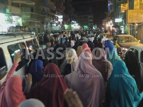 أمن الانقلاب يتعرض لمسيرة بالسويس والمتظاهرون يحرقون “بوكس” شرطة