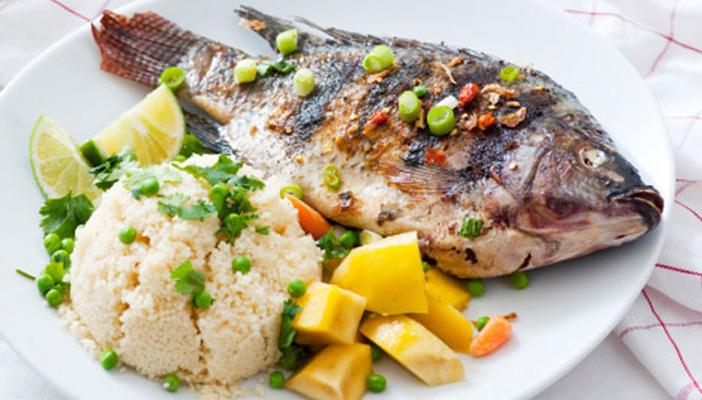 الأسماك.. الأفوكادو.. الزنجبيل.. أغذية تخفف من آلام المفاصل