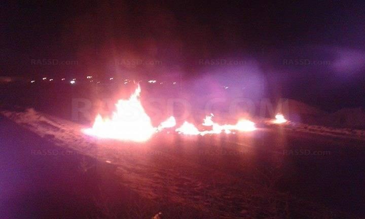 مجهولون يقطعون طريق مصر – إسماعيلية تنديدا بحكم العسكر