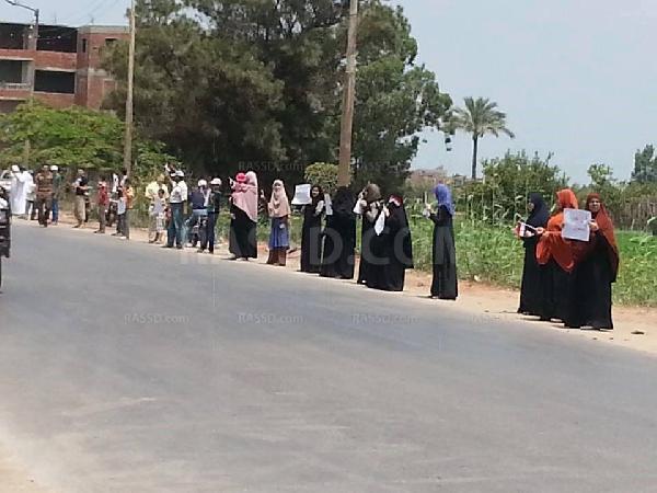 سلسلة بشرية بفاقوس في أسبوع “العسكر يسحق الفقراء”