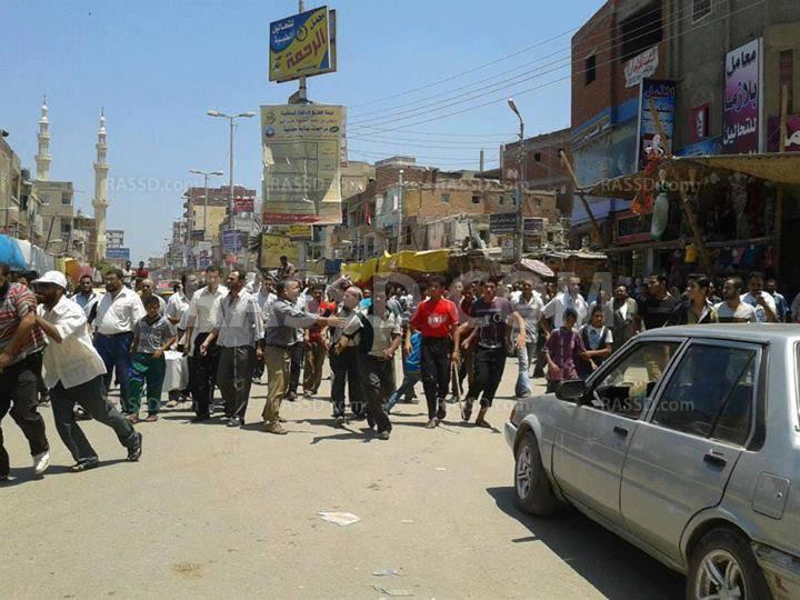 ‫بلطجية يعتدون على مسيرة مؤيدة للشرعية بكفر الشيخ