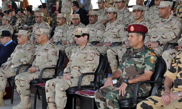 مصر تحت حصار البيادة.. تعيين 20 محافظ يكشف ملف عسكرة الدولة