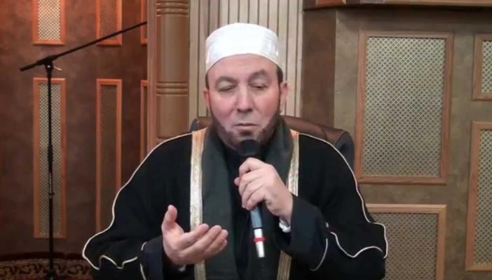 أشهر “الكوميكسات” الساخرة من قرار منع جبريل من الإمامة