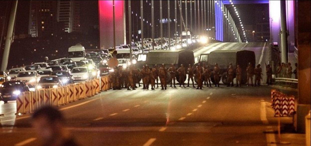 المخابرات التركية: الانقلاب فشل.. وجارى إسقاط عدد من الطائرات