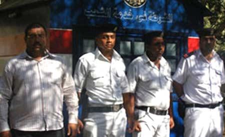 عسكري الدرك يعود مجددا إلى شوارع القاهرة