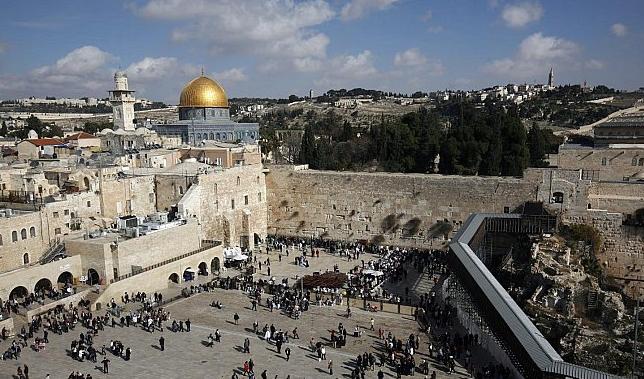 مصلون يطردون مستوطنين من الأقصى بصيحات «الله أكبر»