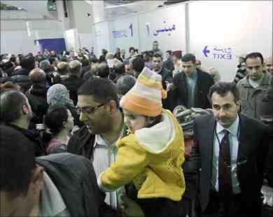 إجلاء65جزائريا من قطاع غزة