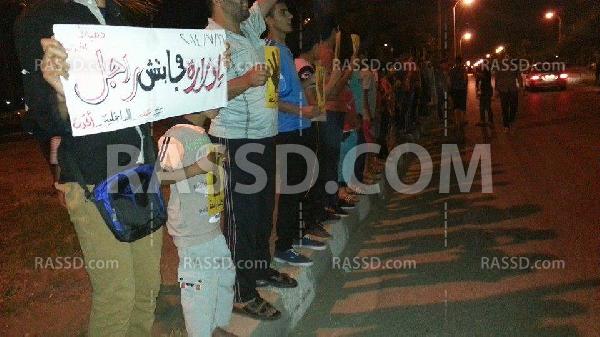 سلسلة بشرية لشباب ضد الانقلاب بدمياط الجديدة