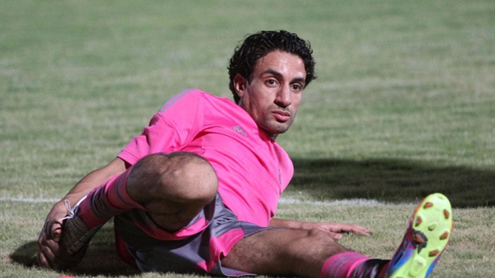 شكوك حول مشاركة أيمن حفني في لقاء القمة