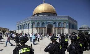 الشرطة الصهيونية تقتحم المسجد الأقصى وتعتدي على المصلين