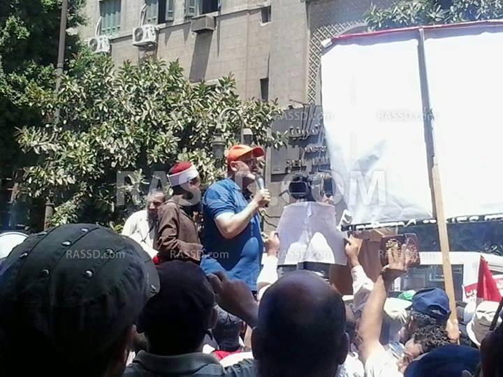 الحسيني خلال مشاركته في مسيرة قصر العيني: السيسي خائن