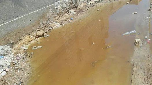 بعد غرق شوارعها بمياه الصرف.. أهالي قرية قوته: “نفسنا نسيب مصر”