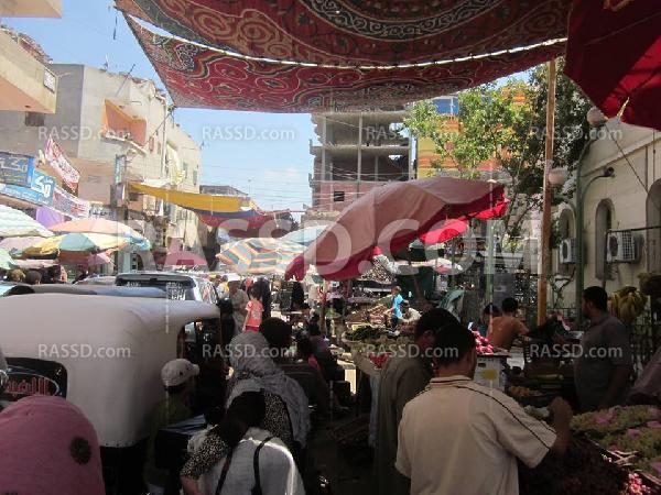 الباعة الجائلون .. بين البحث عن الرزق وشرطة المرافق