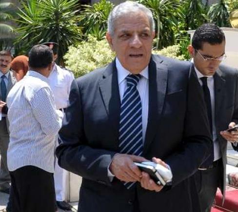 “محلب” يشكر “وفيق” و”خليفة” على جهودهما السابقة