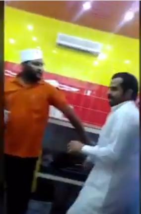 بالفيديو.. سعودي يقتل عاملًا هنديًا بسبب وجبة طعام