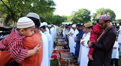 بالصور.. مسلمو نيويورك يؤدون صلاة العيد في بروكلين