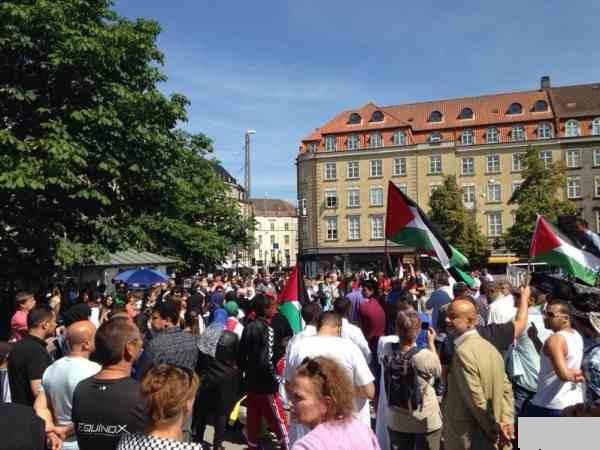 آلاف المحتجين بـ”الدنمارك” تنديدًا بالعدوان على غزة