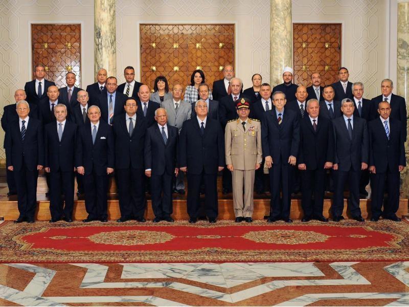 “ألف سنة إلا خمسين عاما” أعمار نصف حكومة الببلاوي