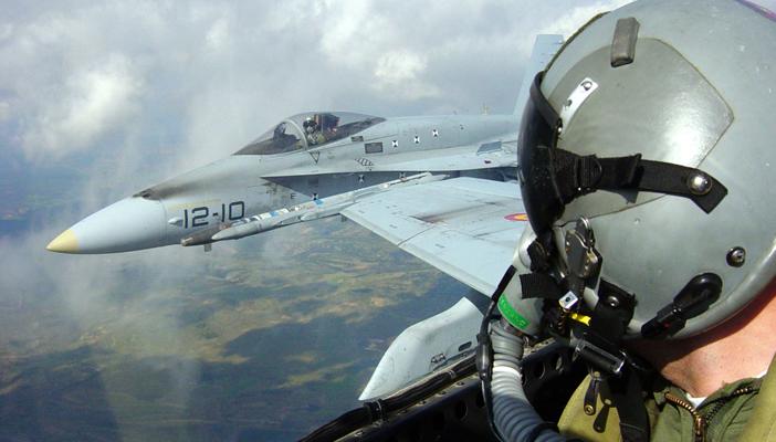 فارون: مشاركة الطيارين البريطانيين في ضرب “تنظيم الدولة” خيانة للأمانة