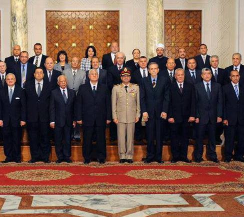 «وزراء المؤامرة».. من صنع الأزمات لتحقيق الإنجازات