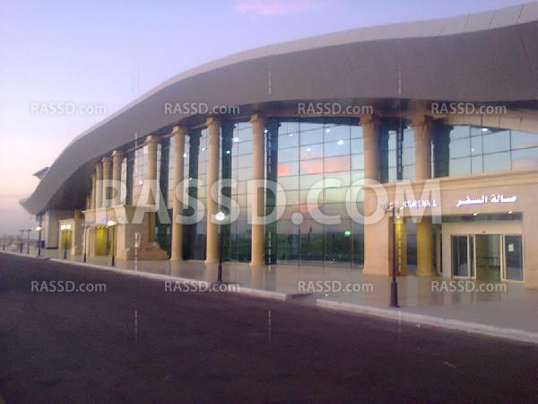 مشادة بين العاملين فى مطار “سوهاج” وتحرير محضر لـ”لواء”