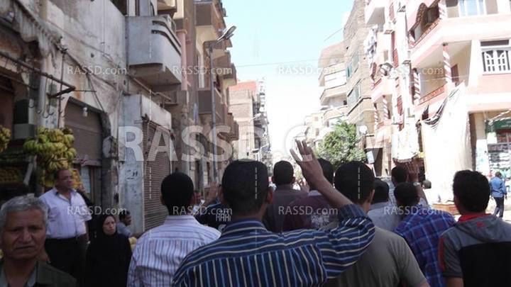 تظاهرة شبابية مفاجئة عند مديرية أمن أسيوط رفضا للانقلاب