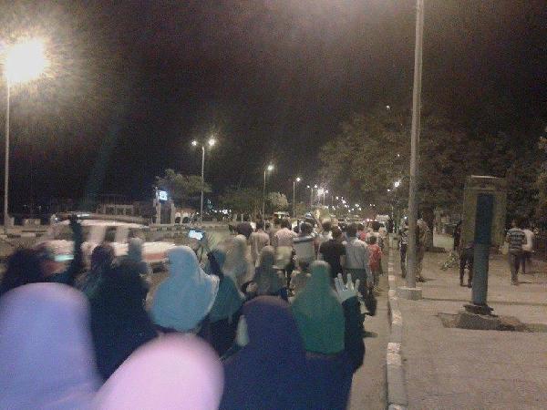 مسيرة لـ”نساء ضد الانقلاب” تجوب شوارع مدينة “أسوان”