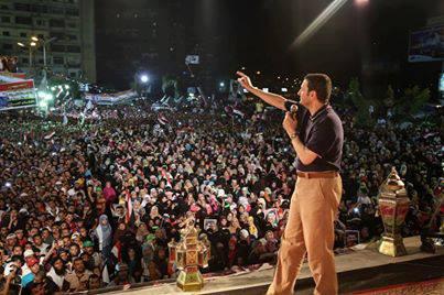 عودة: متظاهرو رابعة يقتلون والتحرير يتلقى الهدايا