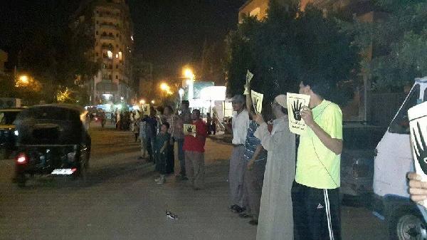 سلسلة بشرية مناهضة للانقلاب في”البدرشين”بـ”الجيزة”