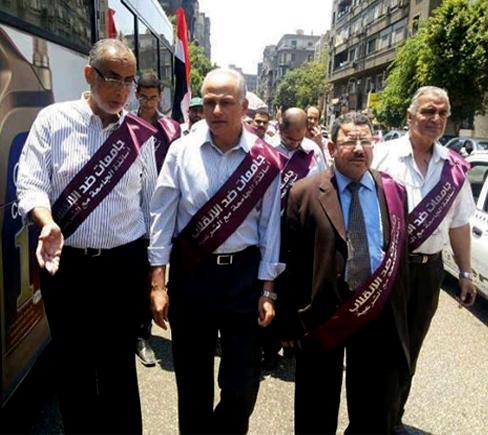 سيف عبد الفتاح يتقدم مسيرة «هيئة التدريس» لرفض الانقلاب